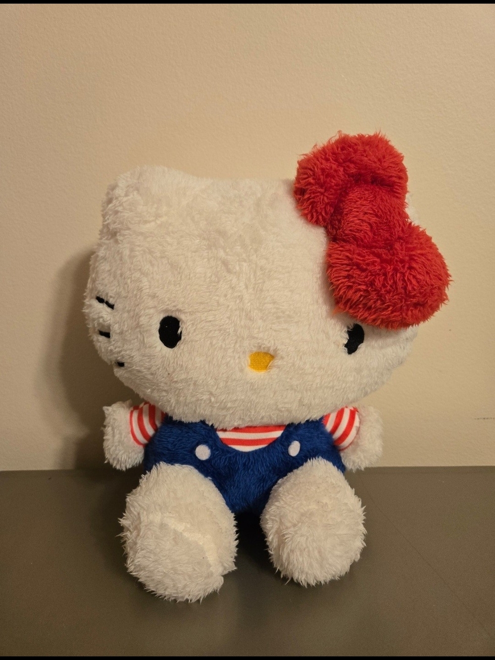 Sanrio Hello Kitty 11" Plush Toy